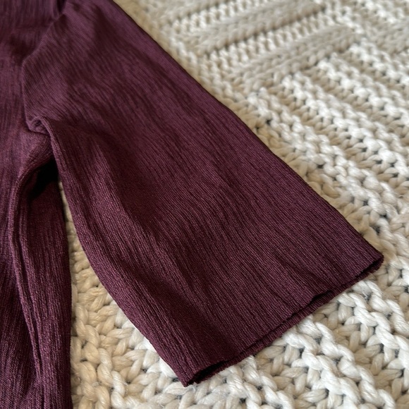 H&M burgundy short sleeve top - Picture 3 of 5